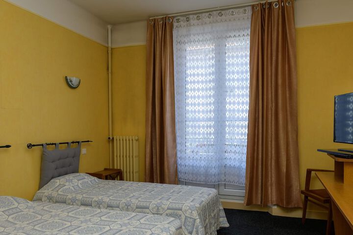 Room 3 of 25