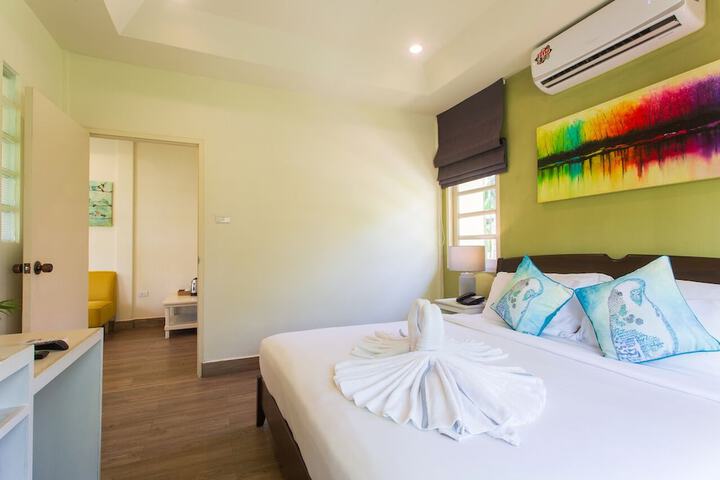 Room 28 of 47