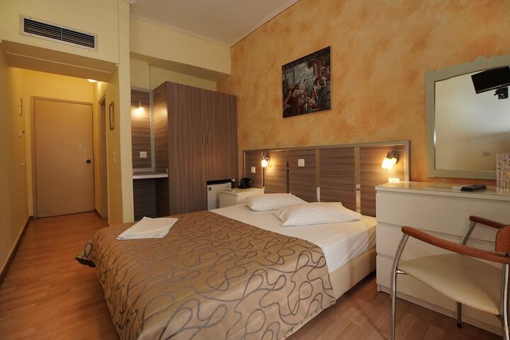 Room 47 of 100
