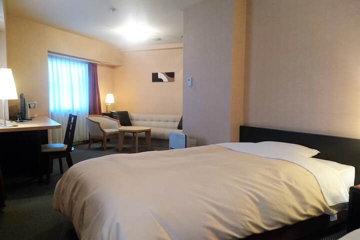 Room 12 of 68