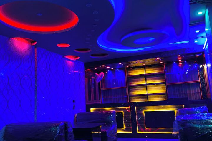 Lounge 98 of 101