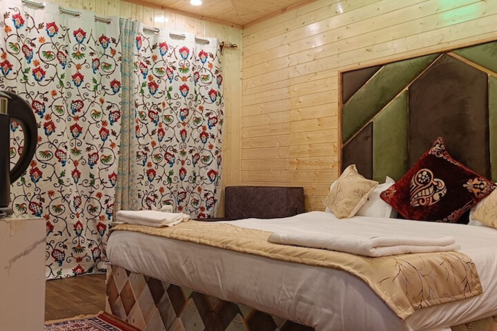 Room 13 of 68