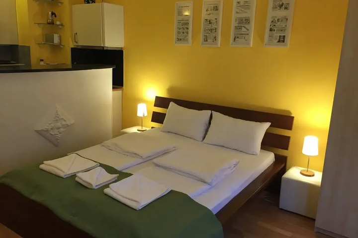 Room 3 of 20