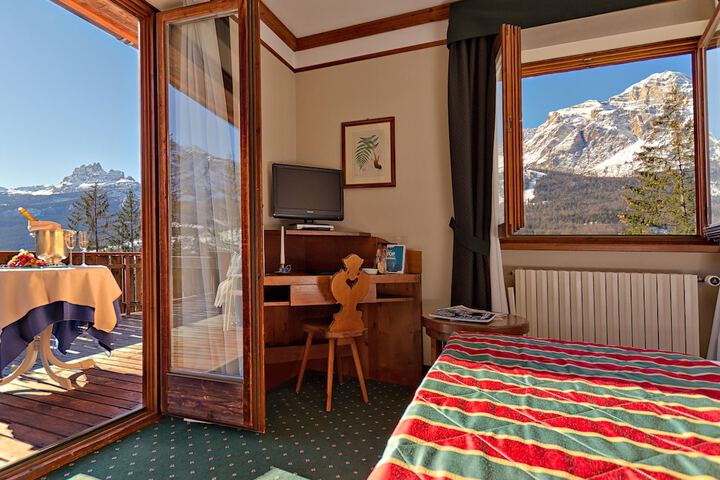 Room 4 of 37