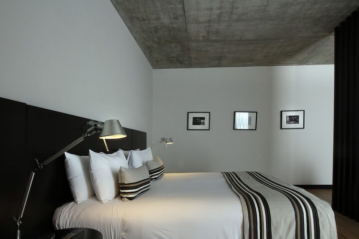 Room 15 of 136