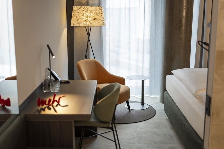 Room 16 of 74