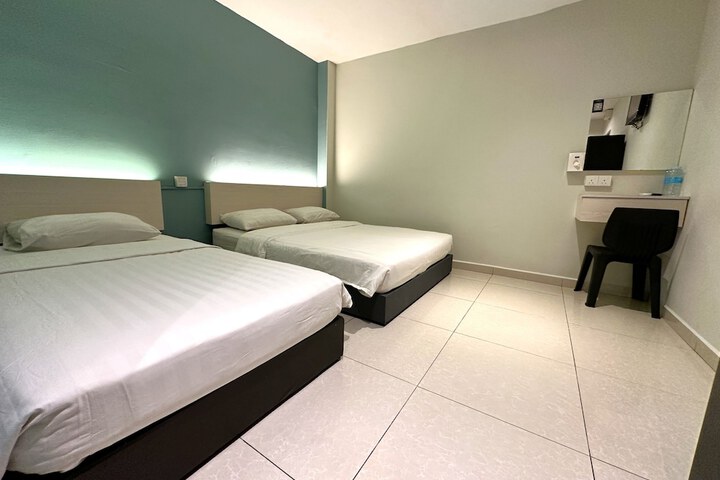 Room 9 of 28