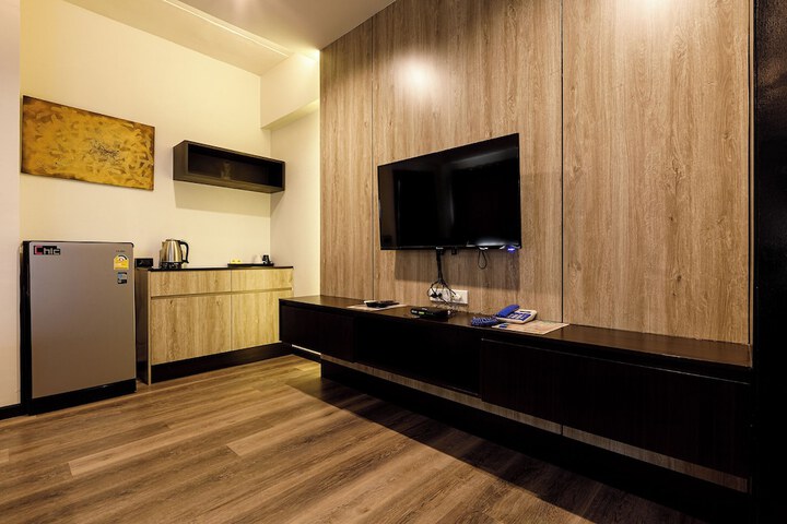 Room 11 of 27