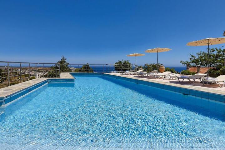 Rafkos Mansion with Private Pool and Amazing View