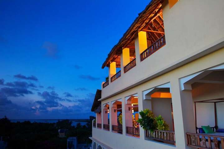 Msafini MangoTop Roof Hotel