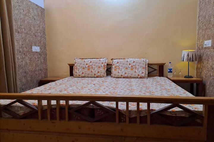 Room 3 of 25
