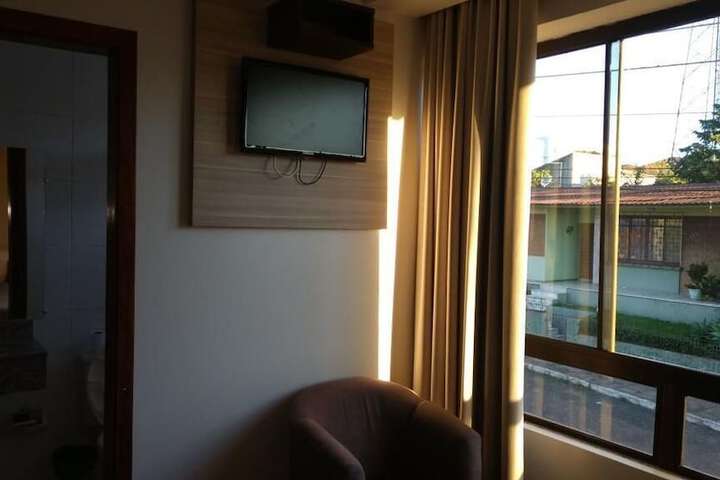 Room 11 of 32