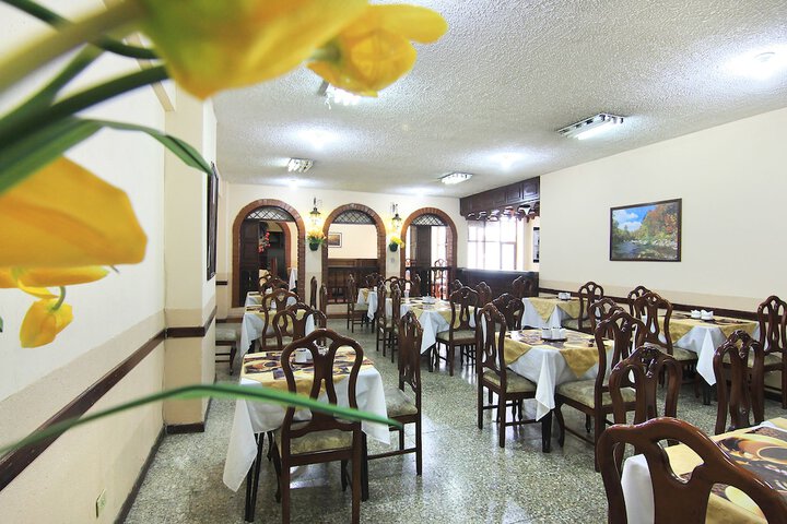 Dining 37 of 49