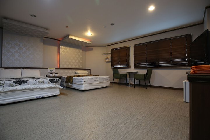 Room 10 of 53