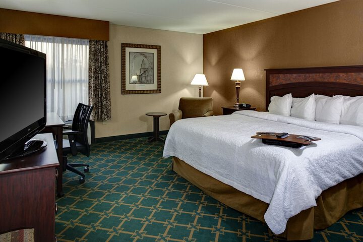 1 King Bed Deluxe Room (7 of 18)