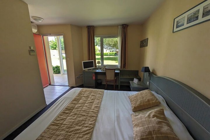 Room 10 of 38