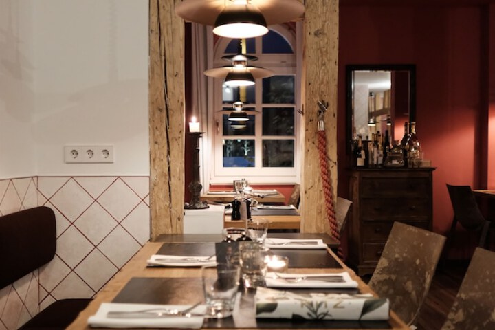 Dining 25 of 35