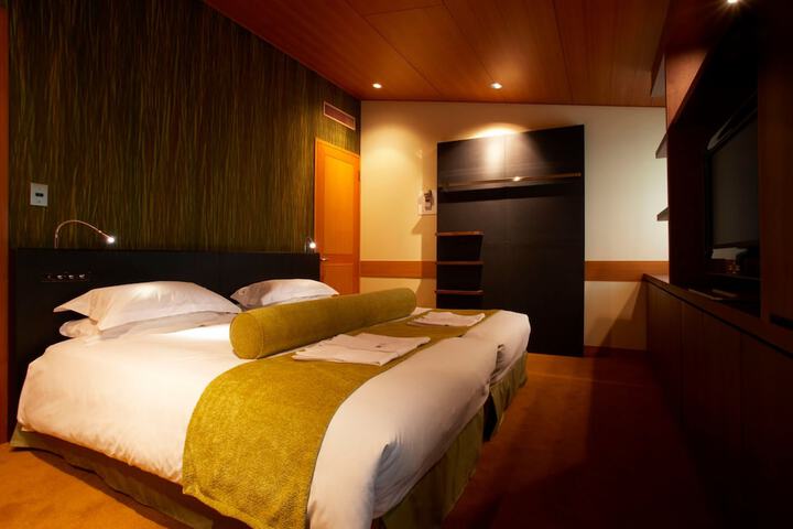 Room 15 of 46