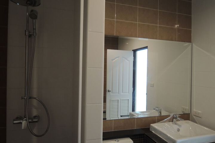 Room 15 of 28