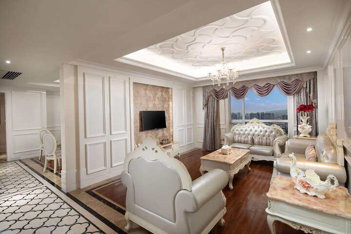 Room 8 of 16