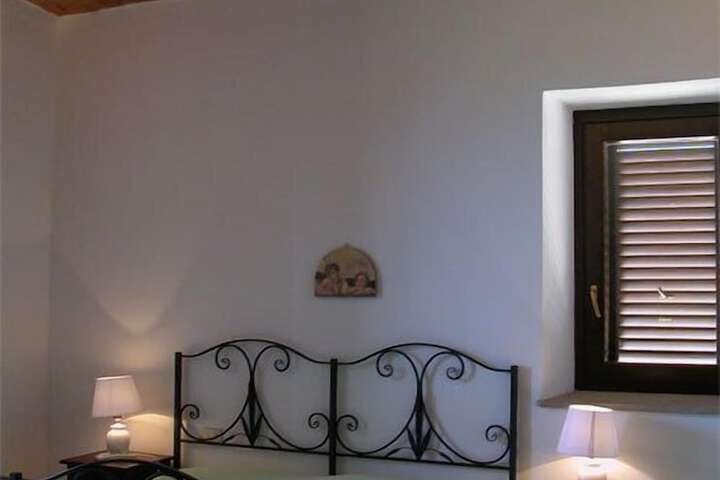 Room 3 of 49