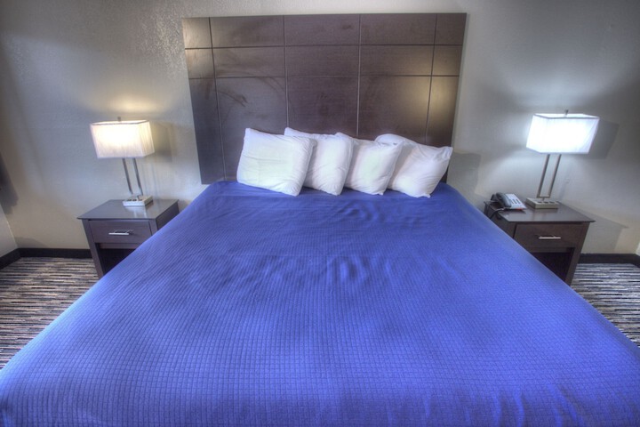 1 King Bed (2 of 19)