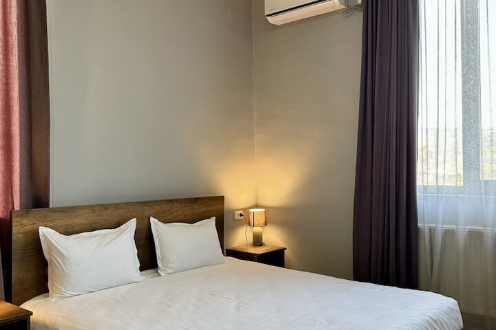 Room 13 of 26