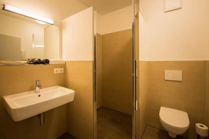 Room 9 of 25