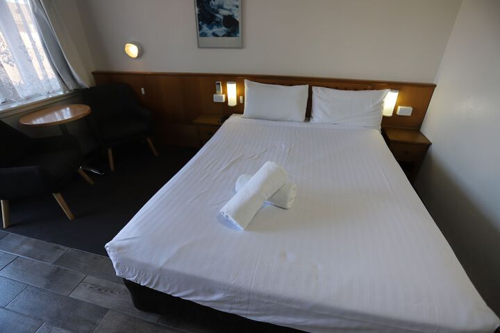 Room 18 of 121