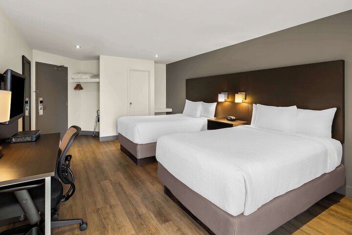 2 Double Beds Pillowtop Mattress Refrigerator, Coffee Maker High Speed Internet Accessible Desk Full Breakfast (14 of 14)