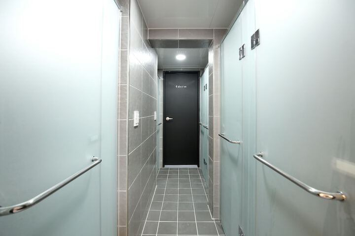 Room 25 of 46