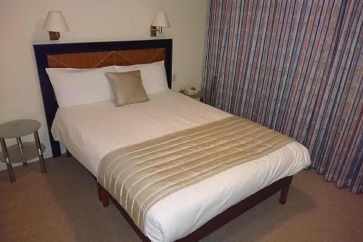 Room 11 of 41