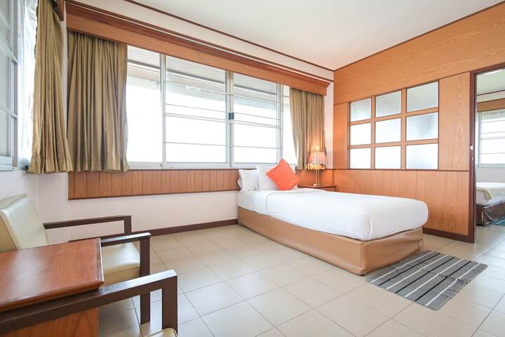Room 42 of 101