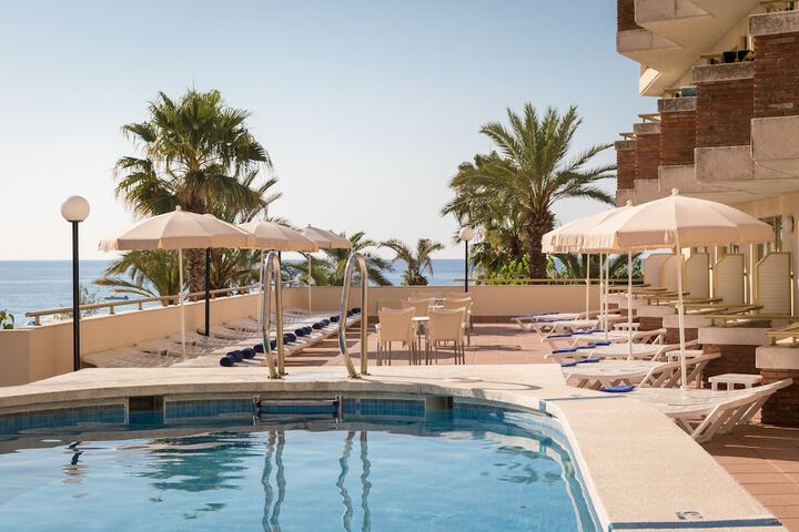 Hotel with Pool