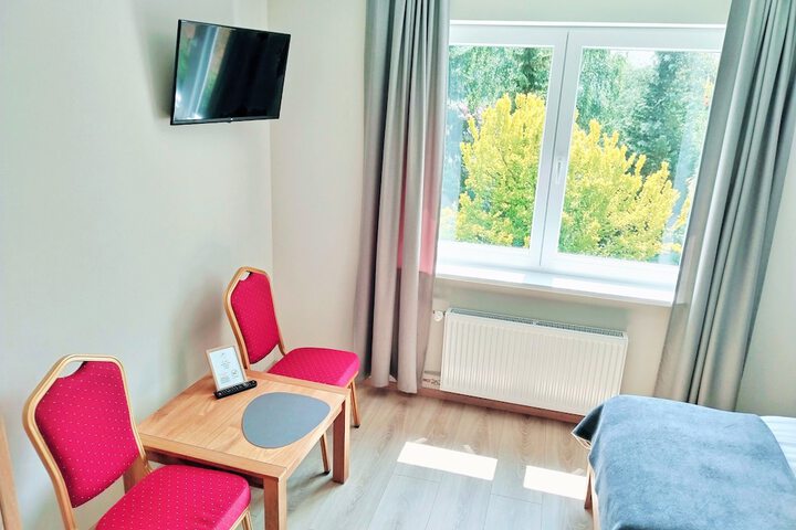 Room 9 of 37