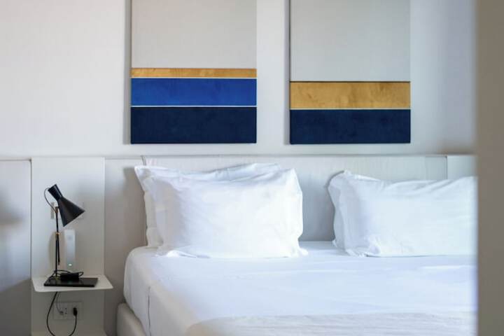 Room 8 of 28