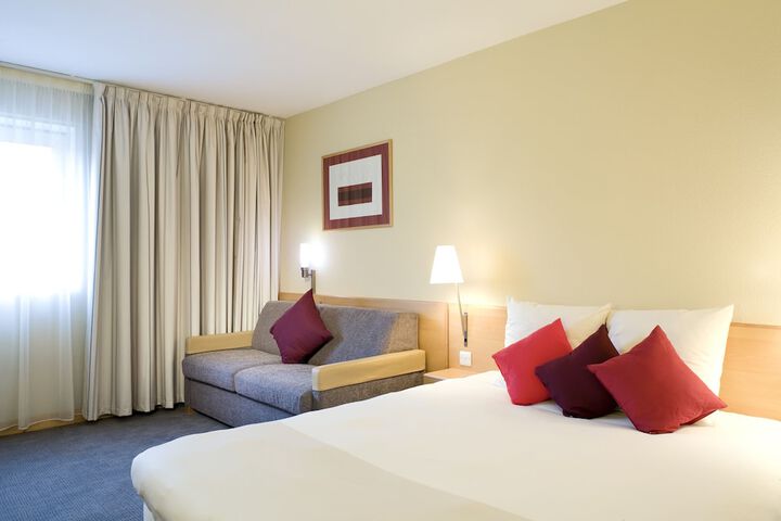 Room 3 of 130