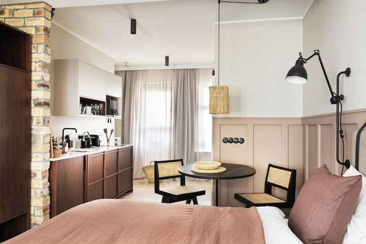 Room 9 of 36
