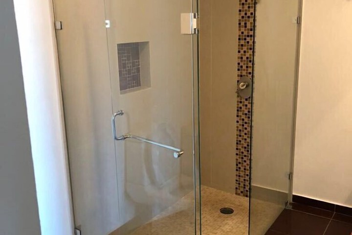 Room 8 of 11
