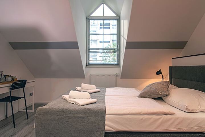 Room 7 of 57