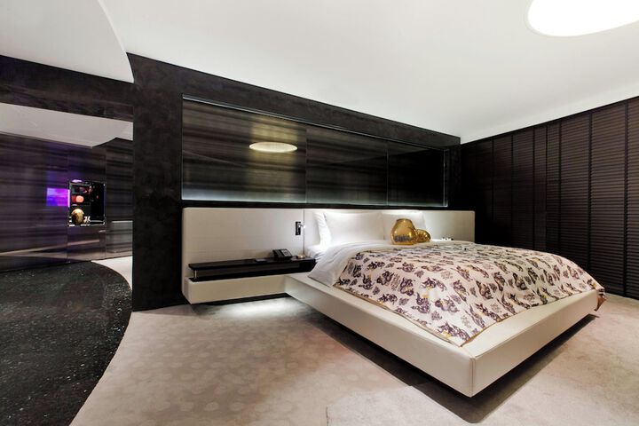 Room 46 of 171