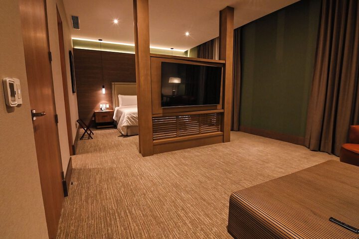 Room 6 of 73