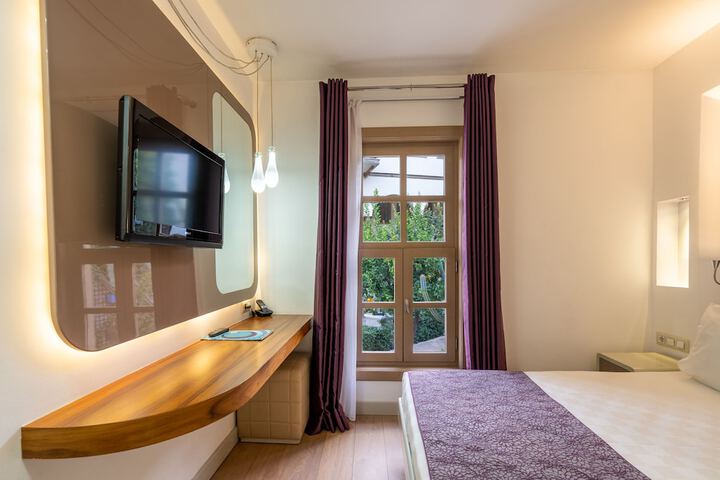 Room 9 of 113