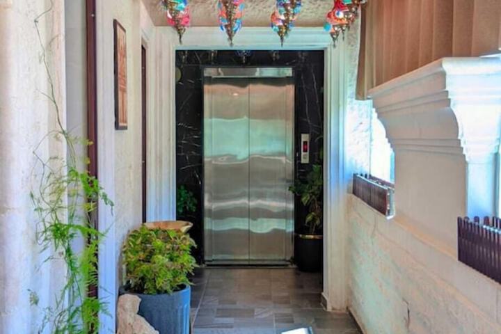 Hotel 102 of 105