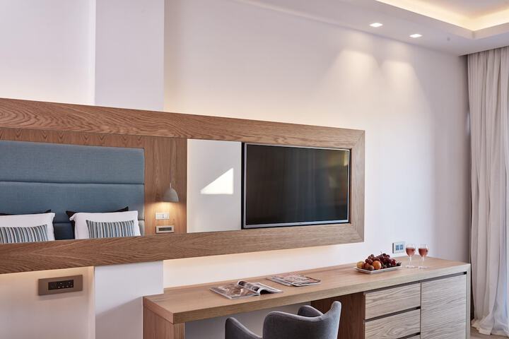 Room 12 of 34