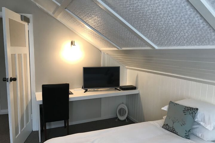 Room 2 of 32