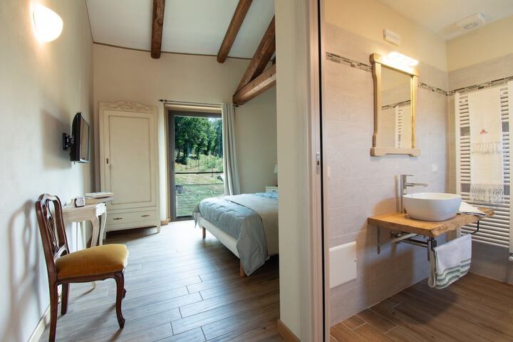Room 10 of 42