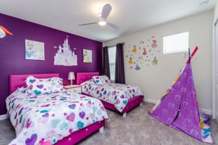 Room 9 of 37