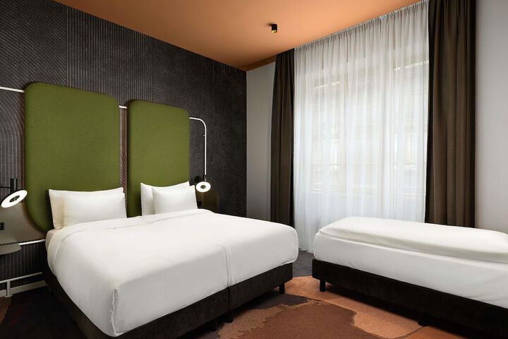 Room 30 of 170