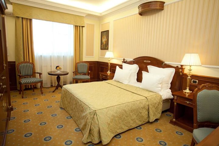 Room 18 of 65